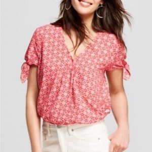 🎯Womens Medium Universal Threads Short Sleeve Top. In great worn condition. 🎯